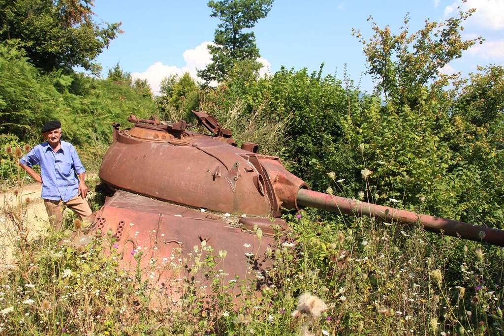 Hubljar kraj tenka koji je prijetio da uđe u selo - Avaz
