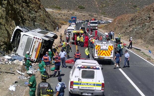 Najmanje 10 poginulih i 30 povrijeđenih u prevrtanju autobusa u Južnoafričkoj Republici