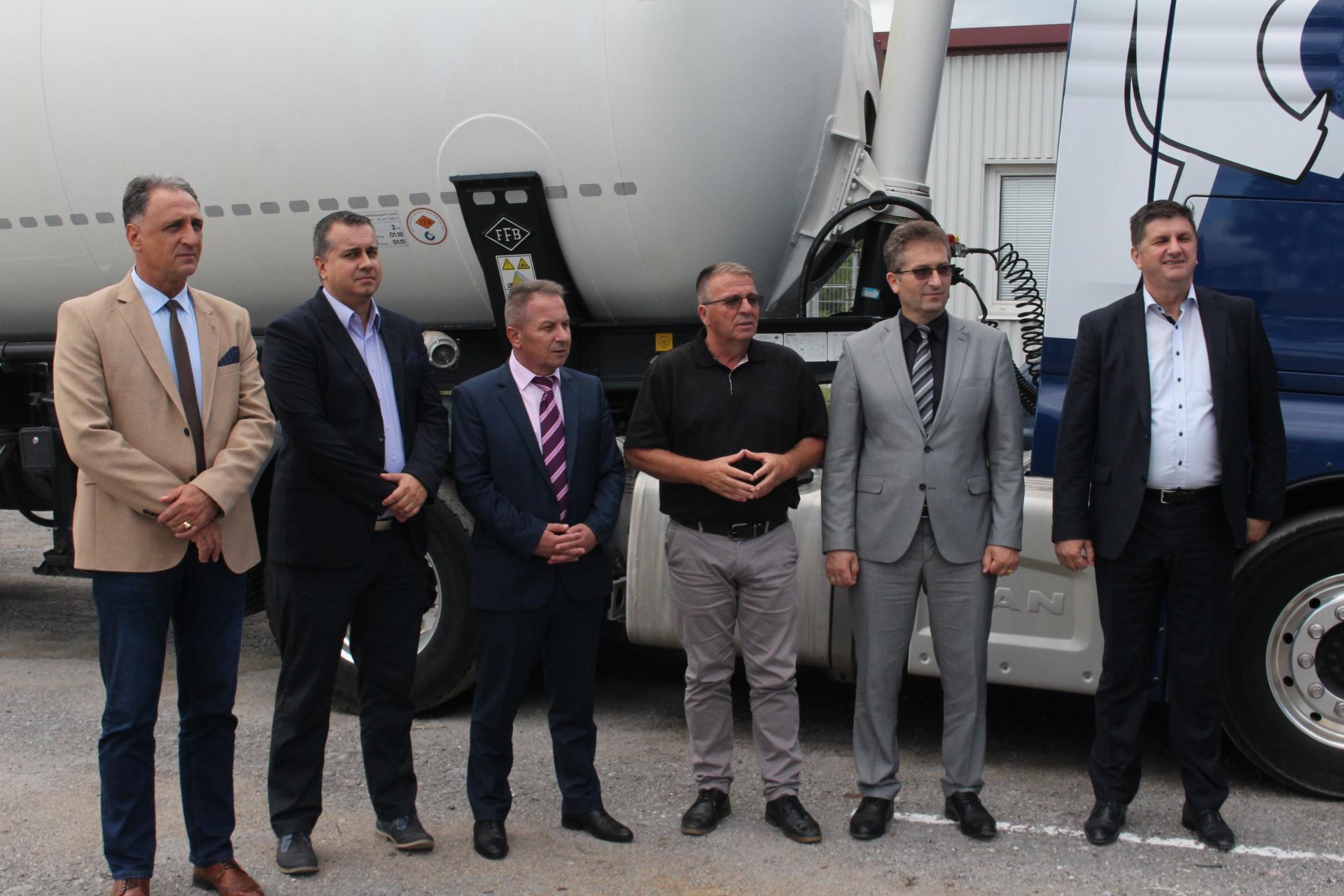 Delegacija Vlade TK u posjeti firmi DMDE - Avaz