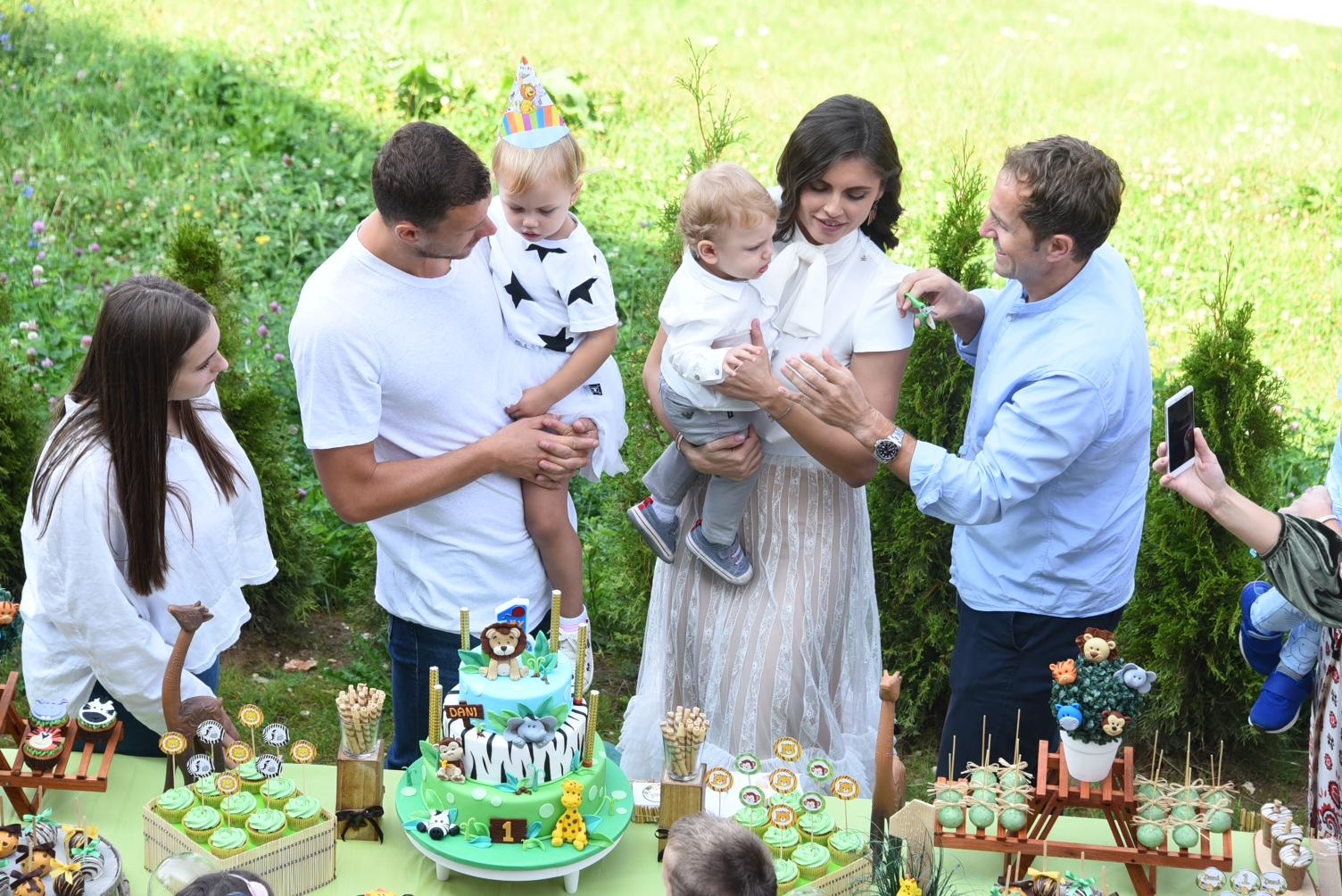 Edin i Amra Džeko u Sarajevu proslavili prvi rođendan sina Danija