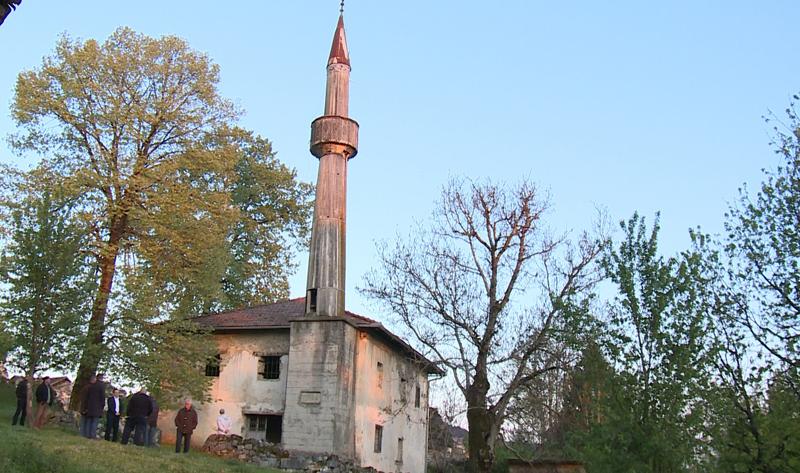 Džamija je pravougaonog oblika, a drvena munar i danas je sačuvana - Avaz