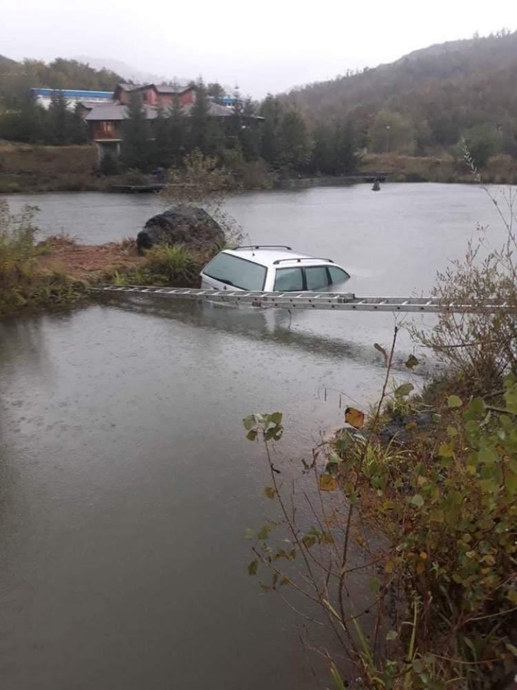 Automobil s ukradenim sefom gurnuli u jezero