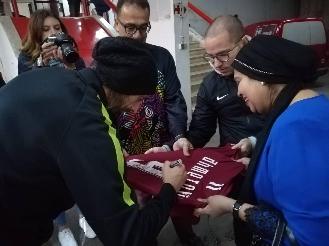 Tatar i Ahmetović poklonili dresove Malezijcima