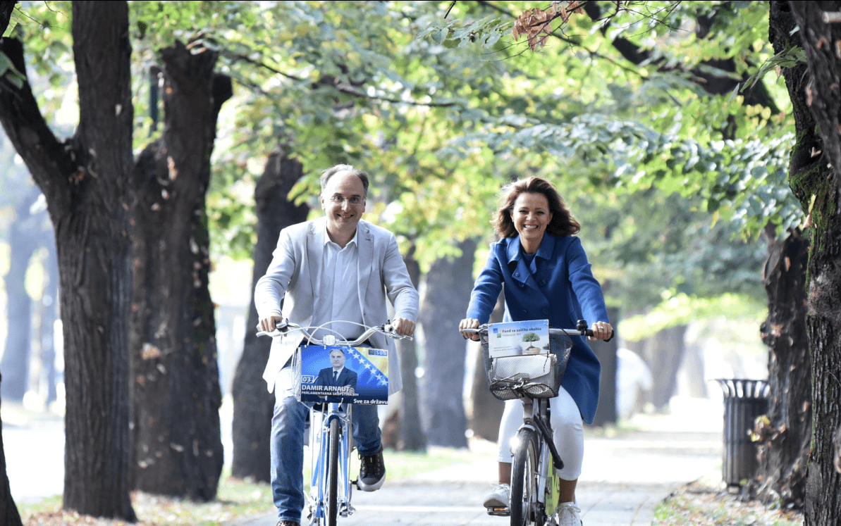 Zdrav način života i kampanja na biciklu: Operna diva Bagarić i političar Arnaut s osmijehom kroz Vilsonovo šetalište