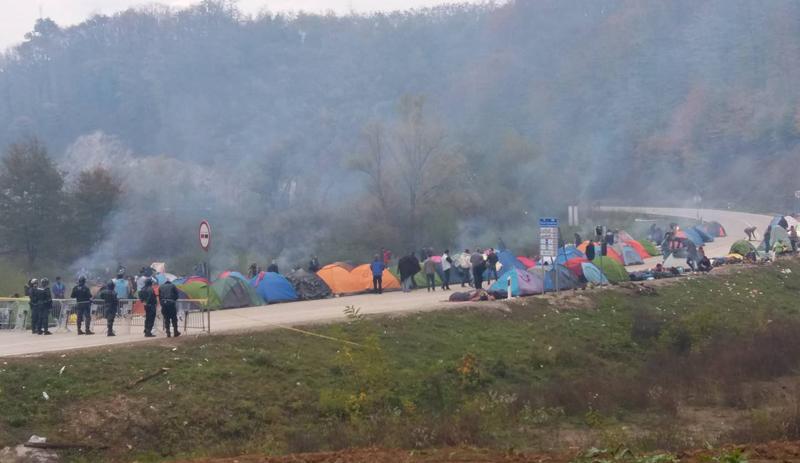 Situacija mirna: Migranti i dalje na otvorenom na GP Maljevac