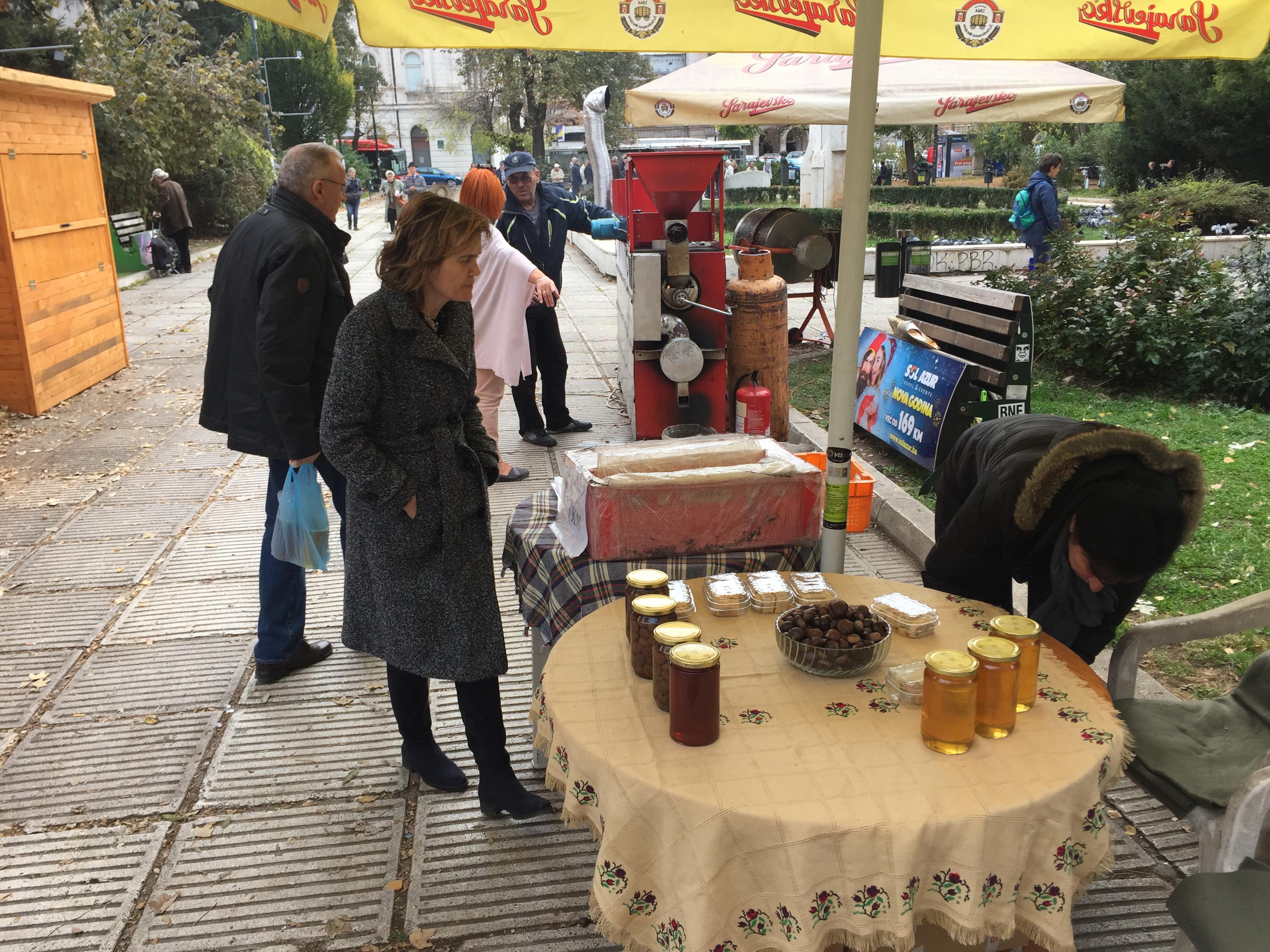 Brojni građani uživali u degustaciji kestena - Avaz