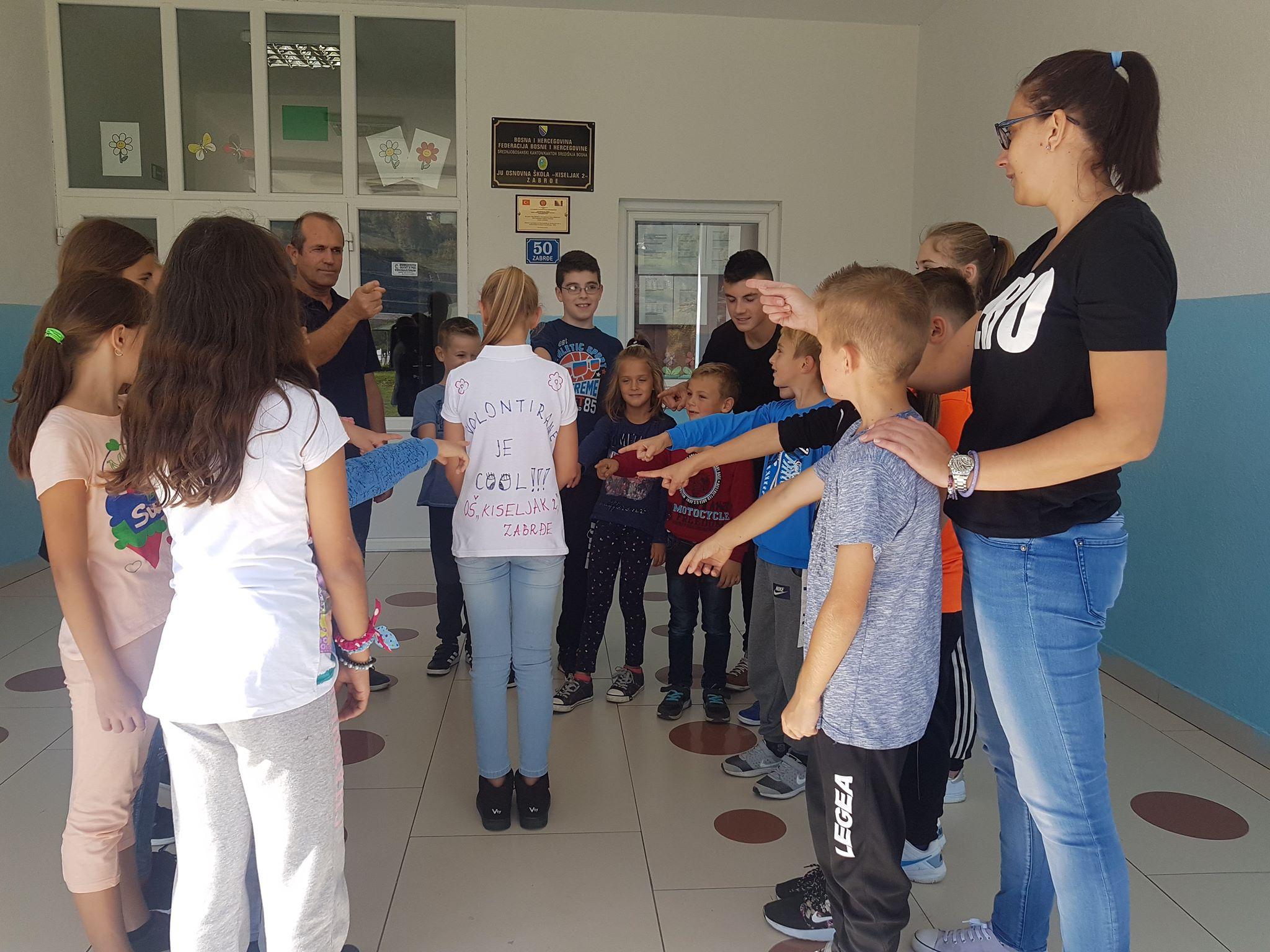 OŠ "Kiseljak 2": Mali volonteri obradovali porodicu dječaka Šabana