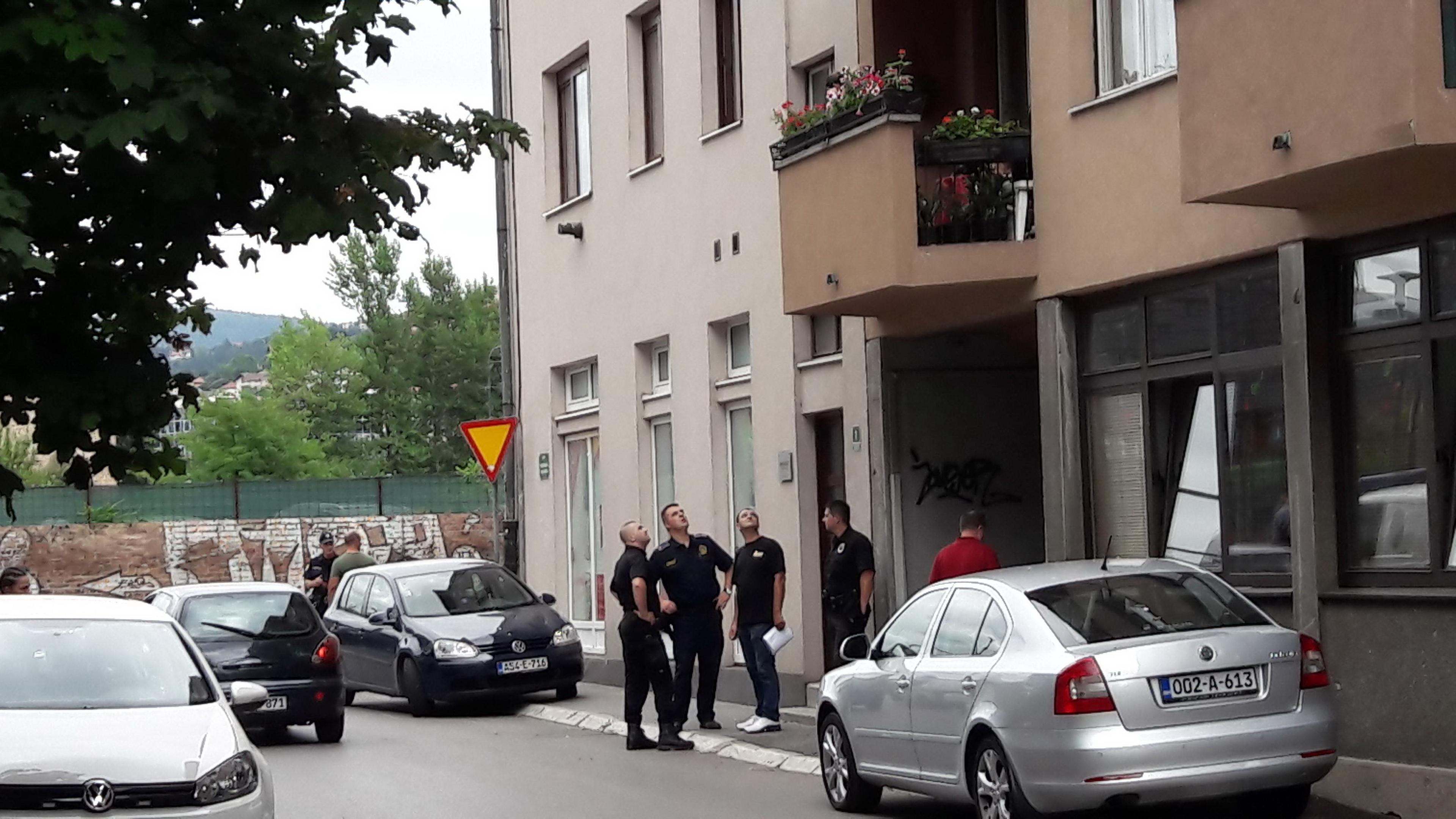 Policija na mjestu pljačke - Avaz