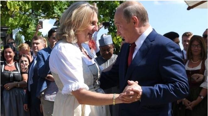 Knajsl pleše sa Putinom prilikom njegove posjete Austriji - Avaz