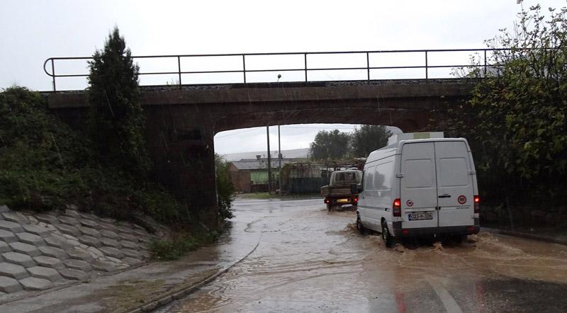 Obilna kiša u Mostaru, saobraćaj otežan