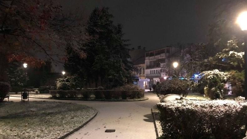 Snijeg iznenadio građane - Avaz