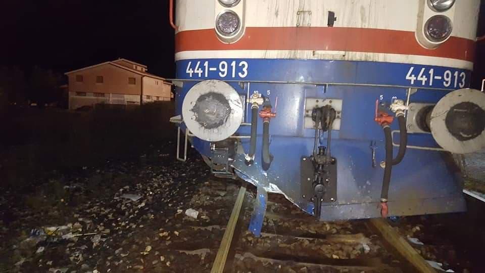 Od udara oštećena lokomotiva - Avaz