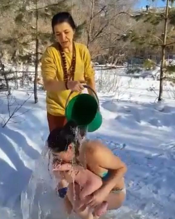 Njih i njihovu djecu su poljevali ledenom vodom - Avaz
