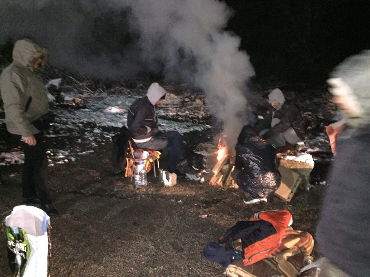 Velečevo kod Ključa: Migranti hladno jutro dočekali uz tanku vatru - Avaz
