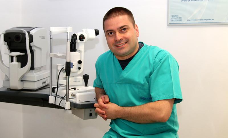 Neobičan gest oftalmologa Bojana Kozomare iz Banje Luke: Besplatno čita nalaze onima koji nemaju novca za ljekara