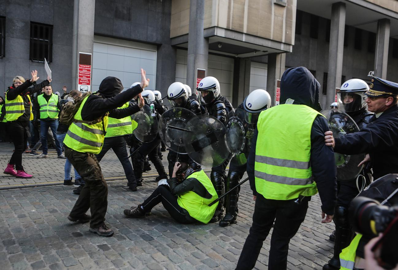 Stotine osoba povrijeđene u protestima u Parizu - Avaz