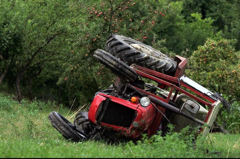 Nesreća: Poginuo prilikom prevrtanja traktora - Avaz