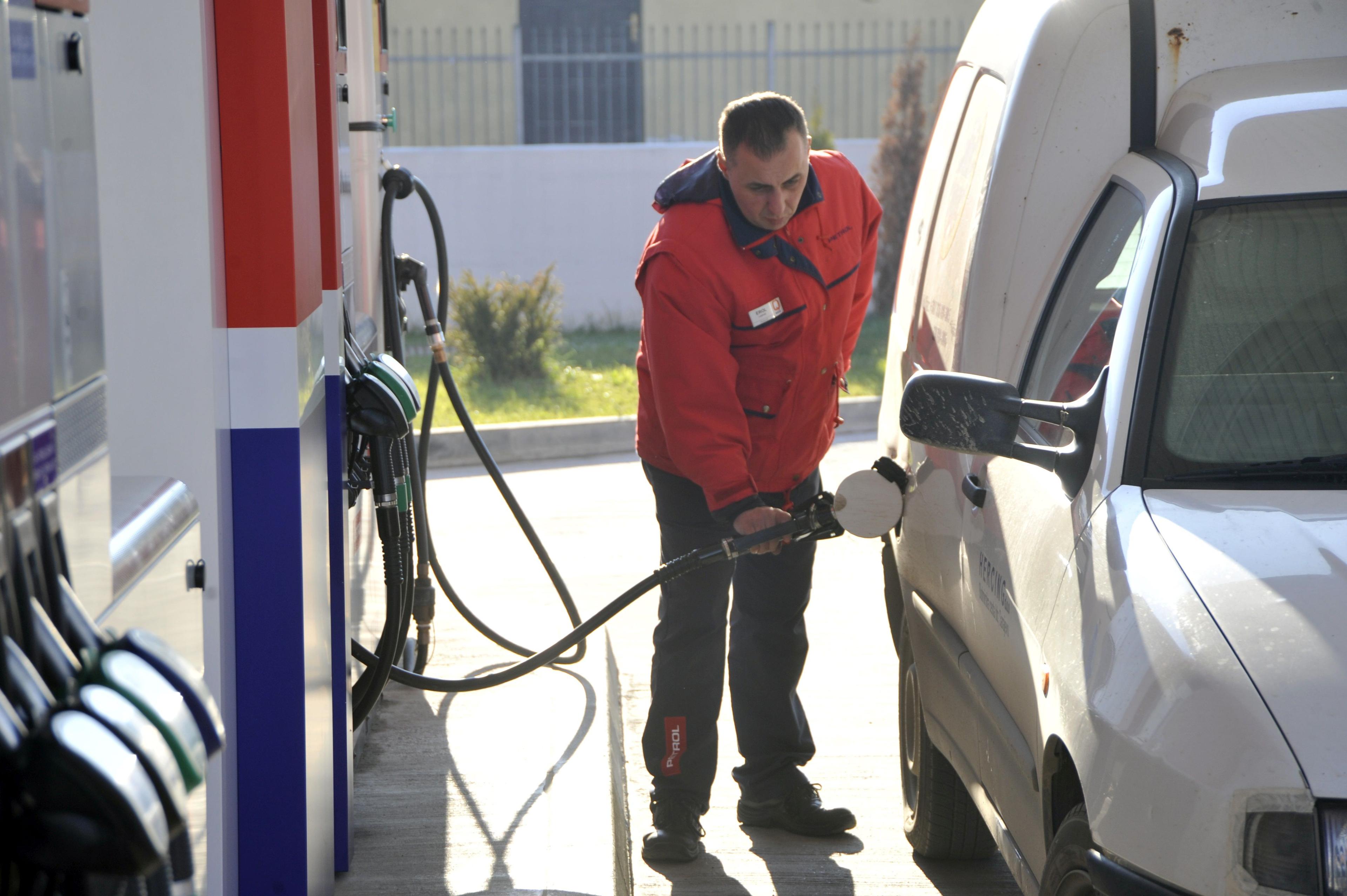 Cijena goriva u BiH u protekla dva mjeseca tek je minimalno snižena - Avaz