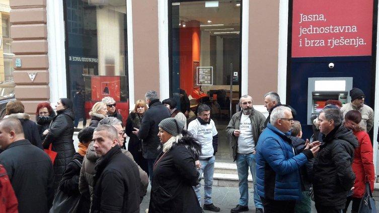 Članovi Udruženja "Švicarac" za sutra najavili blokadu "Addiko banke"
