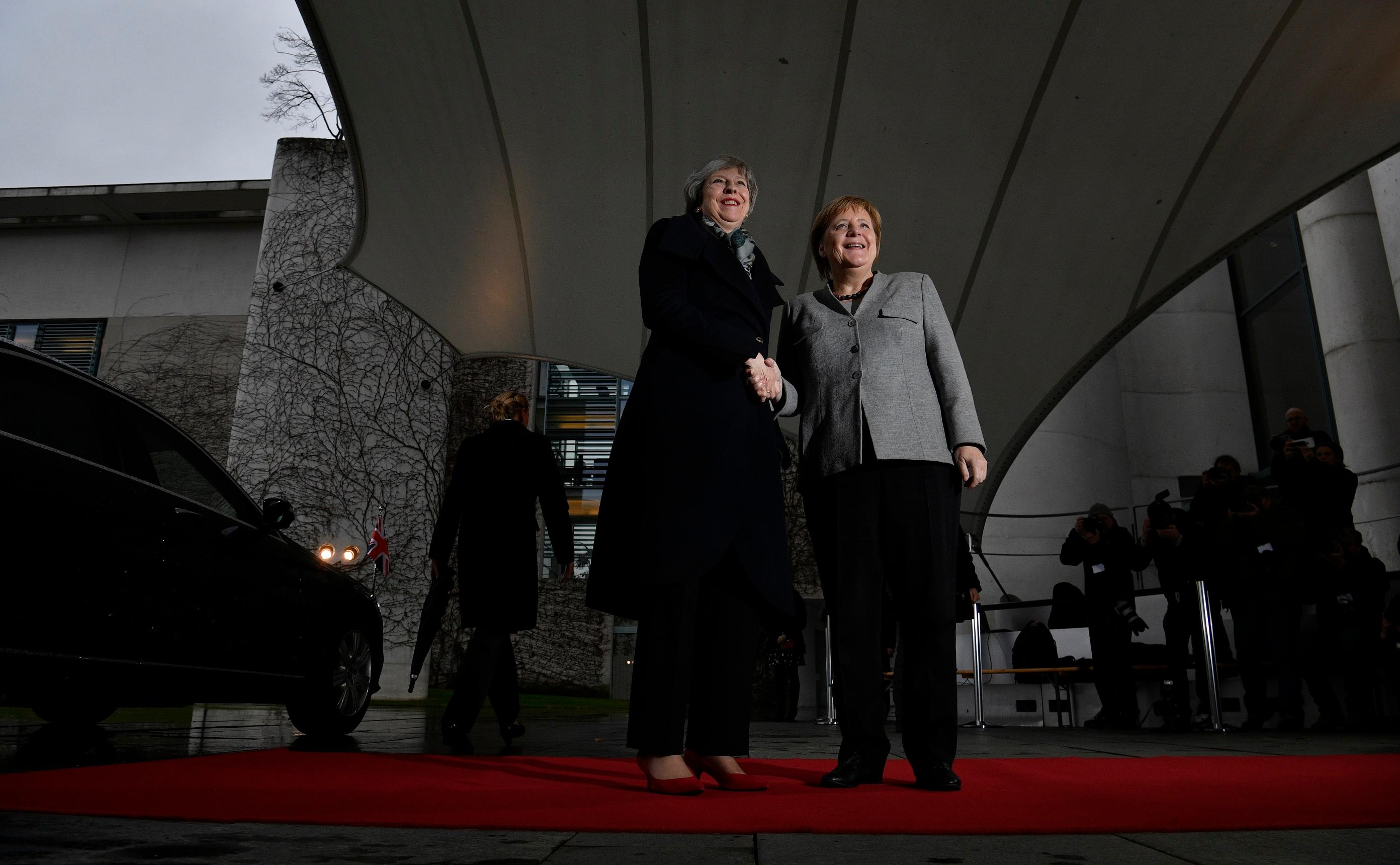 Berlin: Tereza Mej i Angela Merkel - Avaz