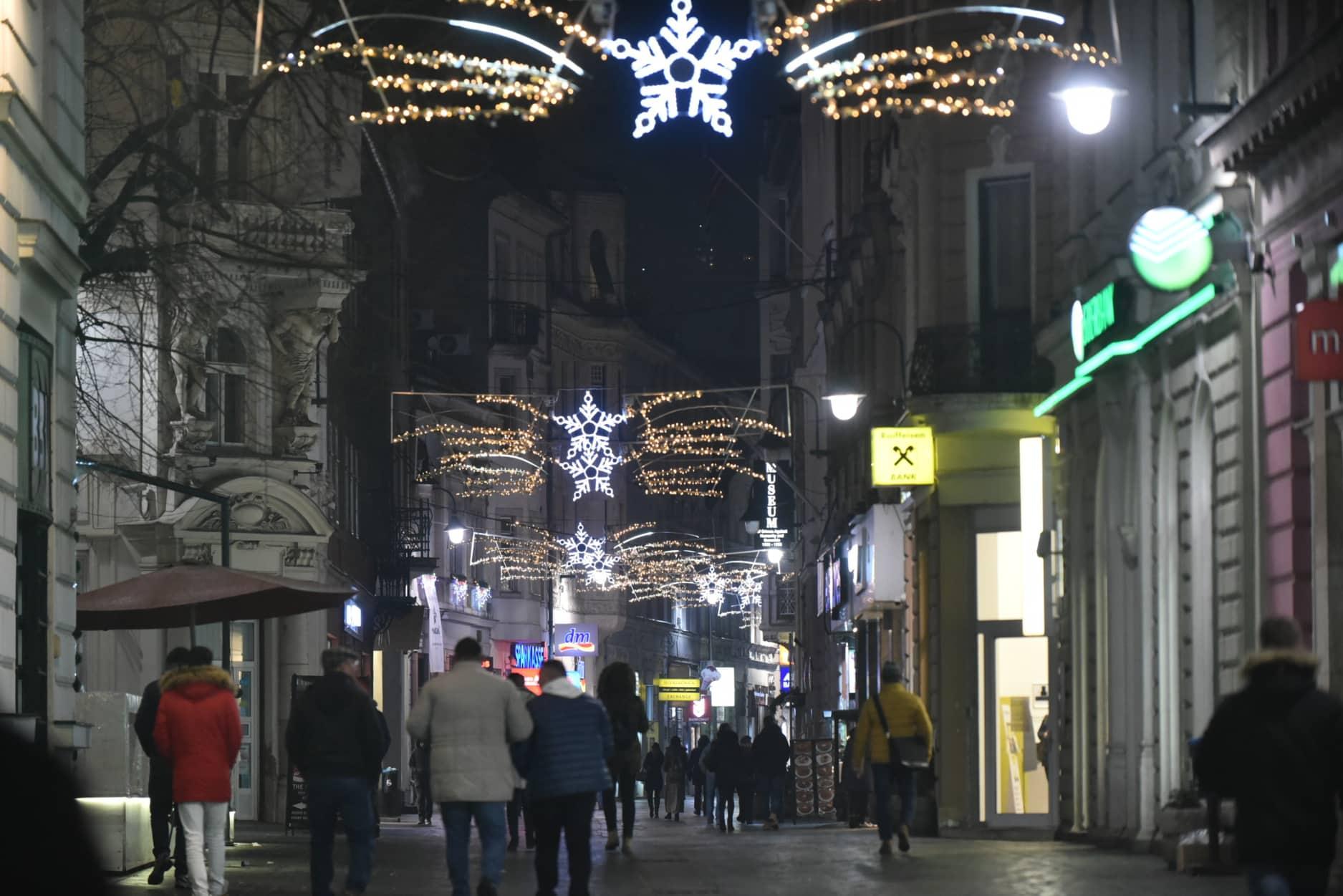 Ulice Sarajeva u prazničnom ruhu: Dekoracije uljepšale glavni grad BiH