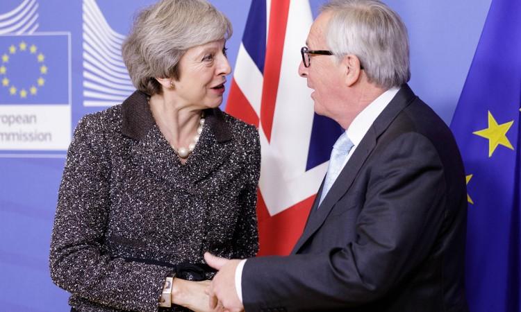 Junker intenzivno razgovara s liderima EU o Brexitu
