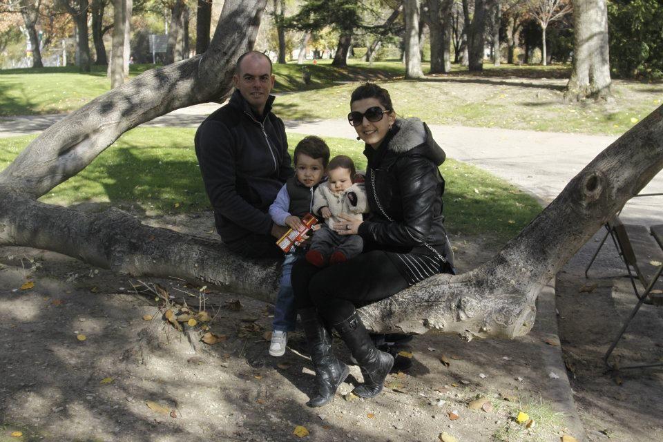 Sa suprugom Teom i djecom: Odabrali život u Sarajevu - Avaz