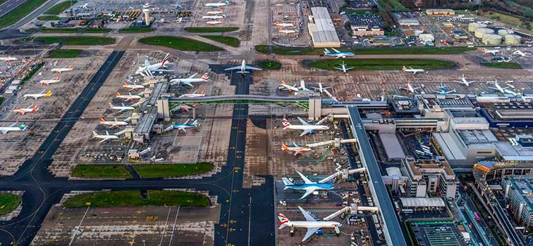Dronovi nad pistom, zatvoren aerodrom u Londonu