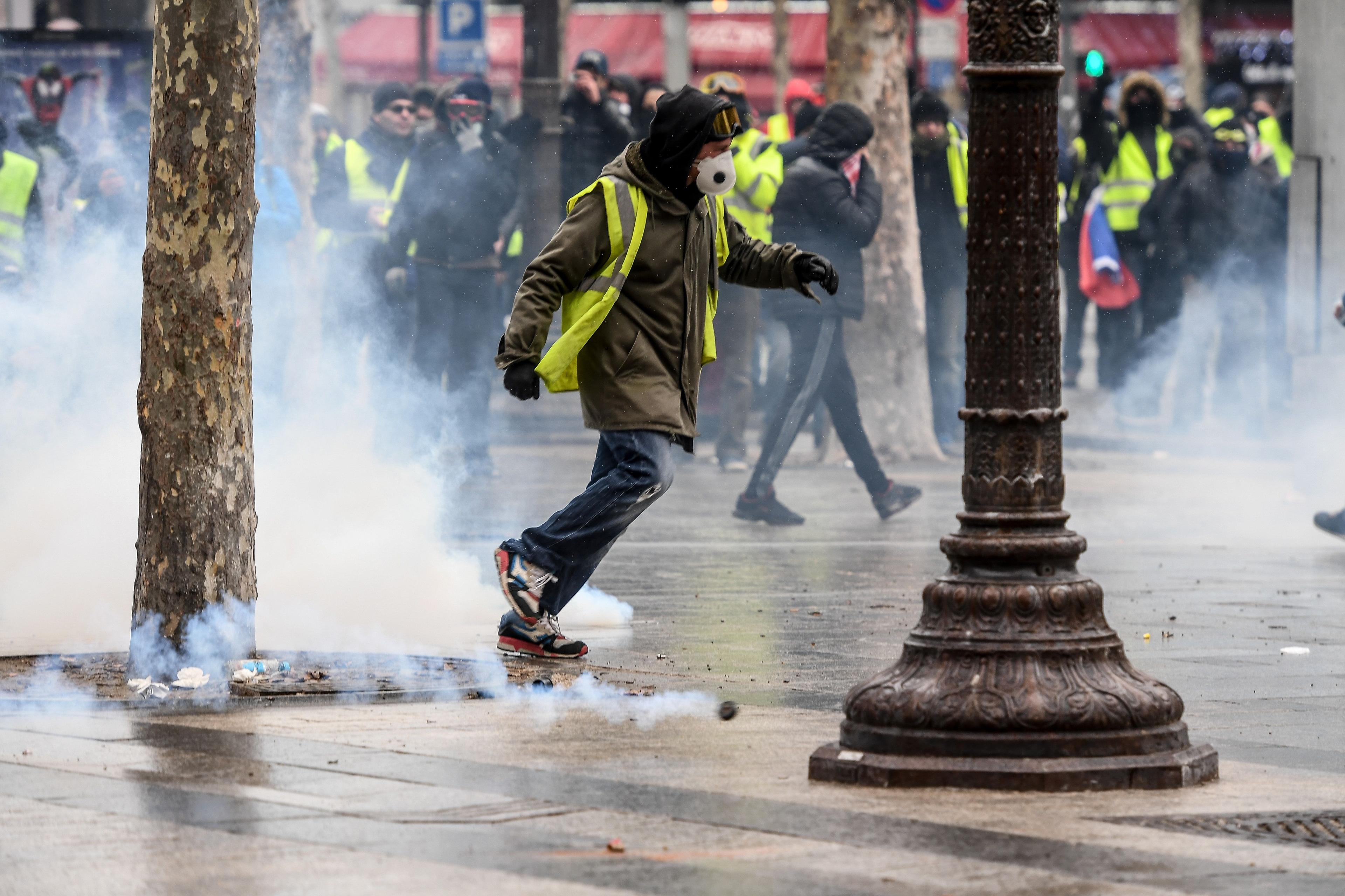 Građani na ulicama Pariza: Proširena lista zahtjeva - Avaz