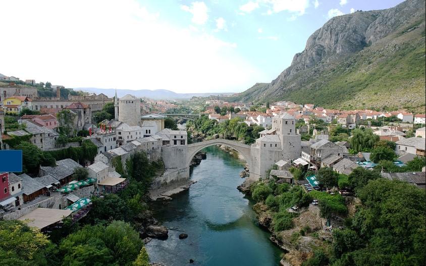 Stari most u Mostaru nalazi se na rijeci Neretvi u samom centru grada - Avaz