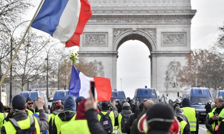 Sa protesta "Žutih prsluka" u Parizu - Avaz