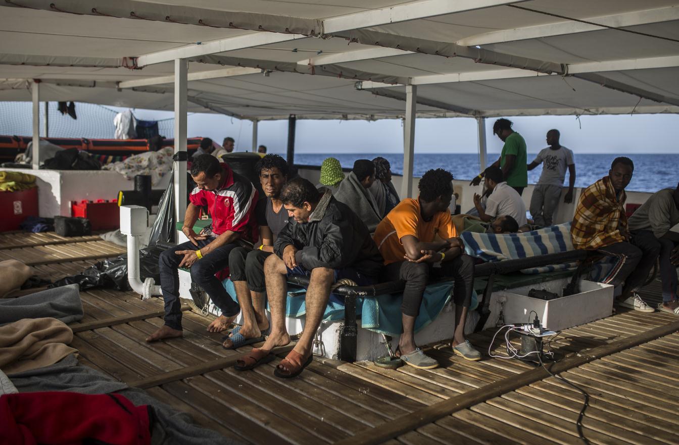 Francuska mornarica spasila osam migranata