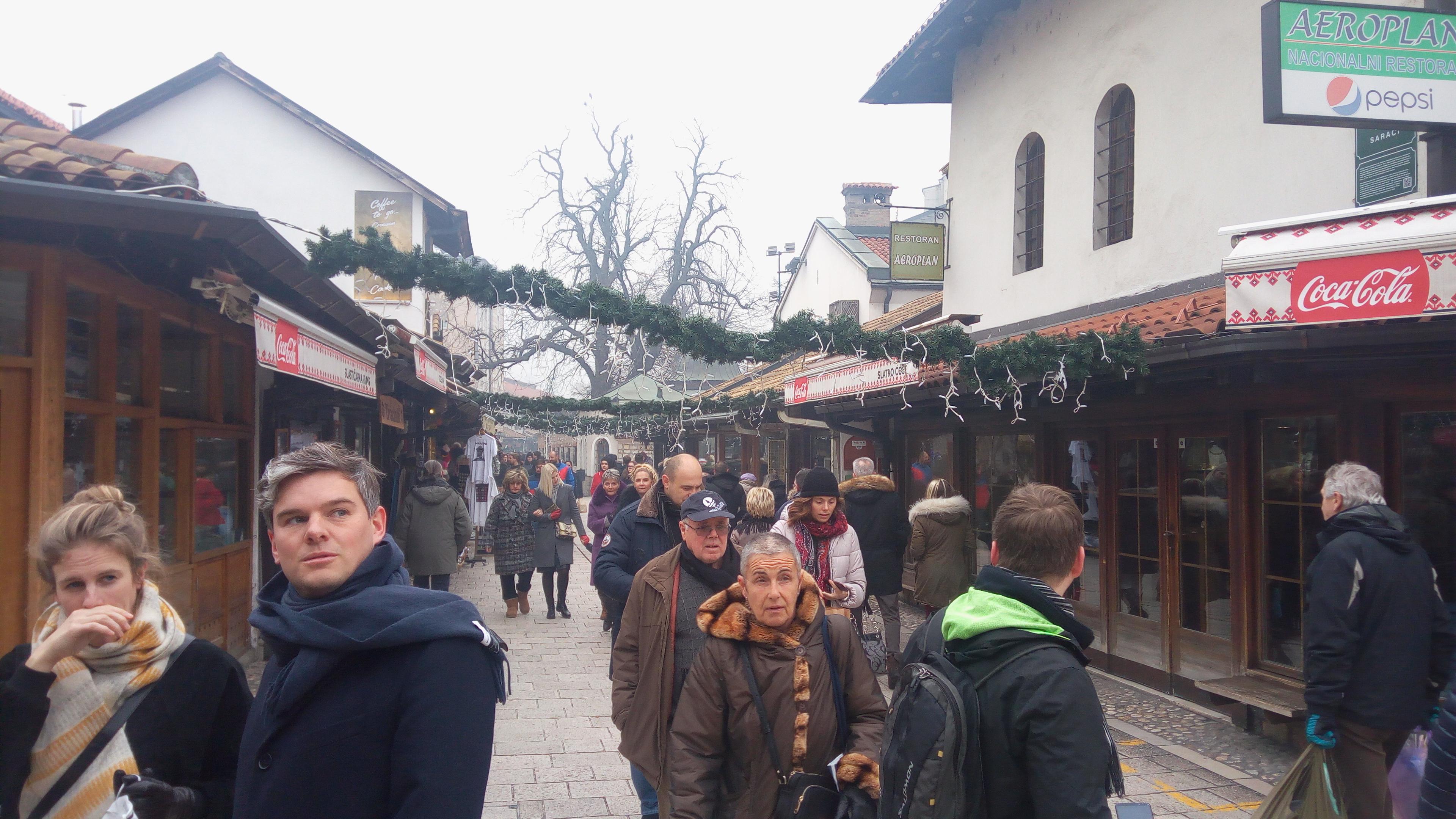 Subota u Sarajevu: Glavna ulica ispunjena šetačima