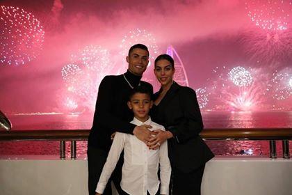 Kristijano Ronaldo sa porodicom - Avaz
