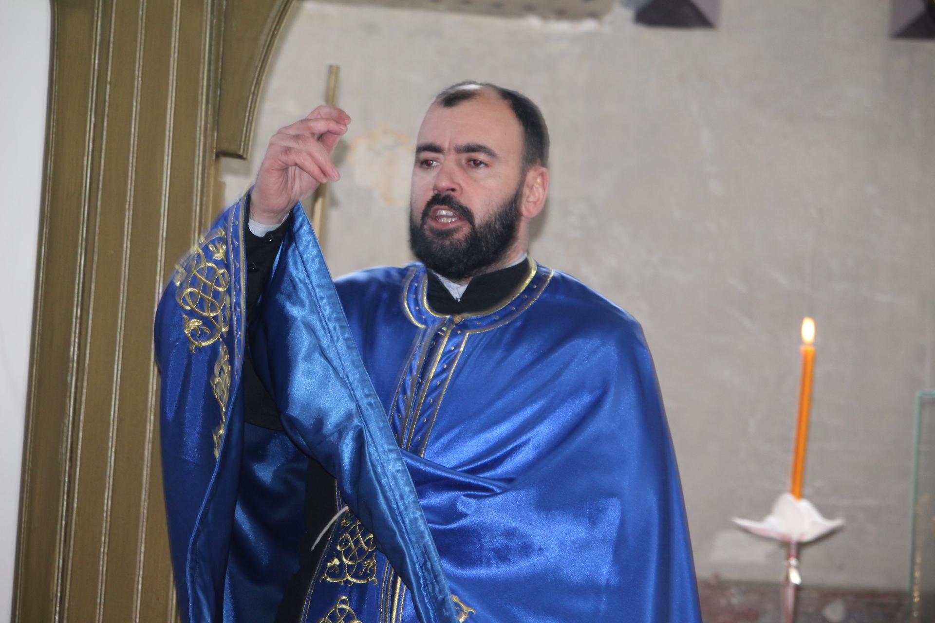 Božićnu liturgiju služio svećenik Jovica Lazarević - Avaz