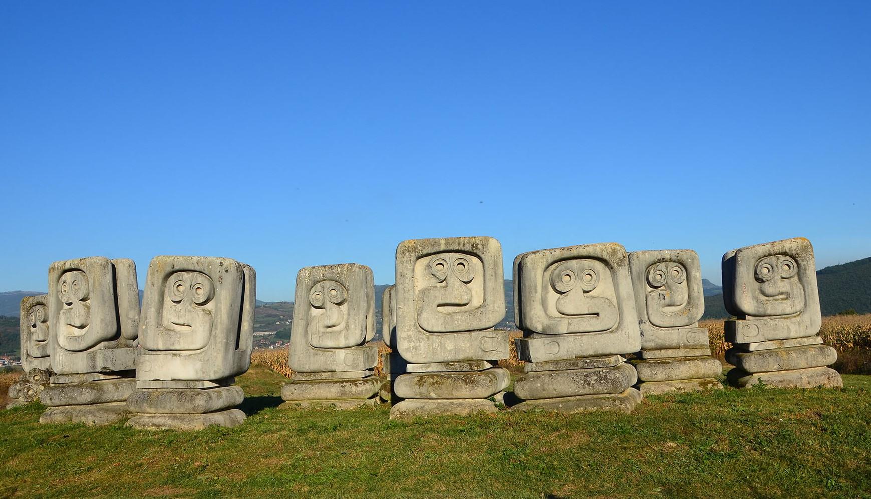 Spomenik žrtvama fašizma na lokalitetu Smrike sastoji se od 12 kamenih kenotafa - Avaz