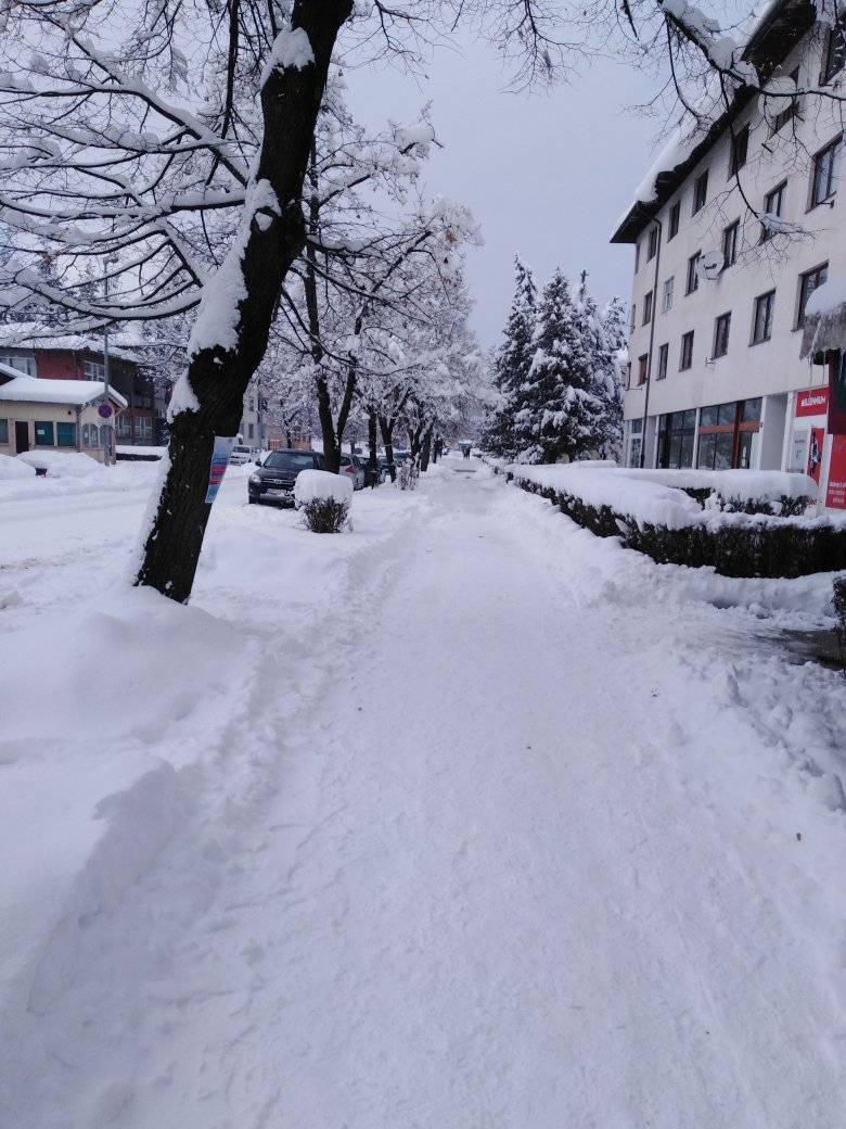 Snježni pokrivač prelazi pola metra - Avaz