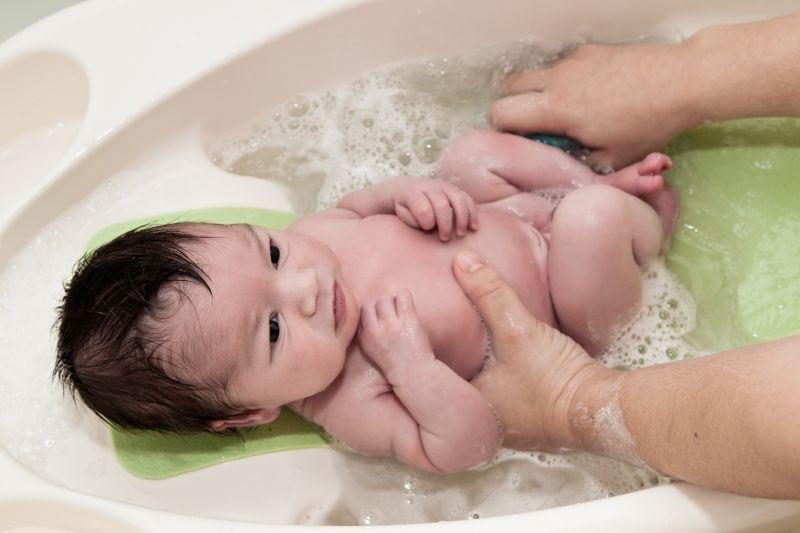 Prije i poslije kupanja ili presvlačenja bebe obavezno je pranje ruku - Avaz