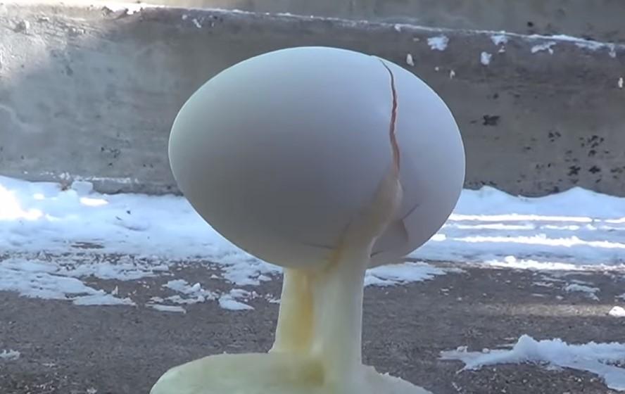 Amerikanac dočarao koliko je hladno: Pogledajte kako izgleda kad se jaje razbije na -32 stepena