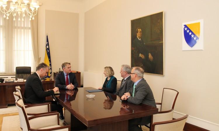 Željko Komšić razgovarao s Elen Džermejn, otpravnicom poslova Ambasade SAD u BiH