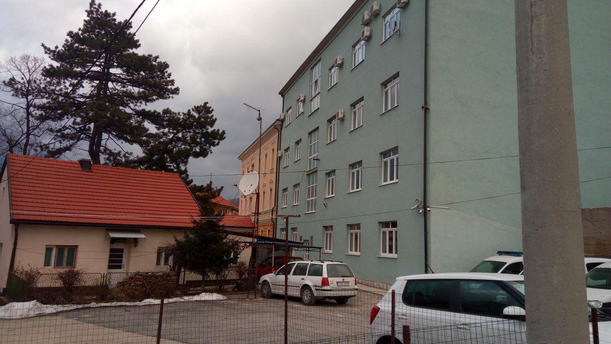 Policajcu koji je ranio Drvarčanku određen jednomjesečni pritvor