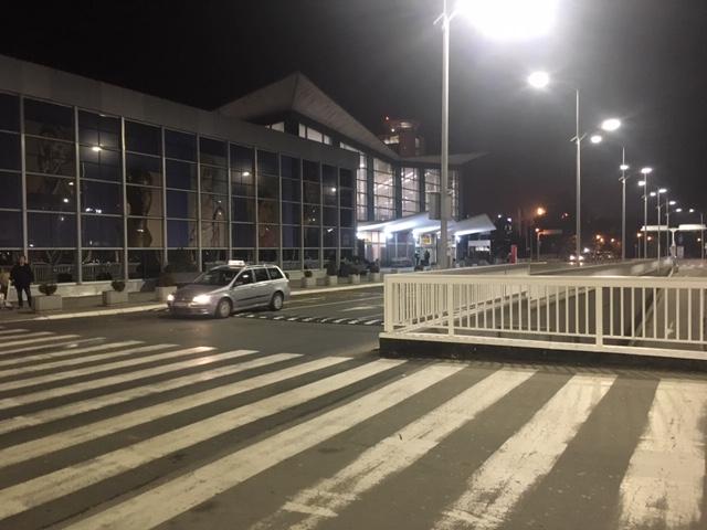 "Avaz" ispred aerodroma "Nikola Tesla" - Avaz