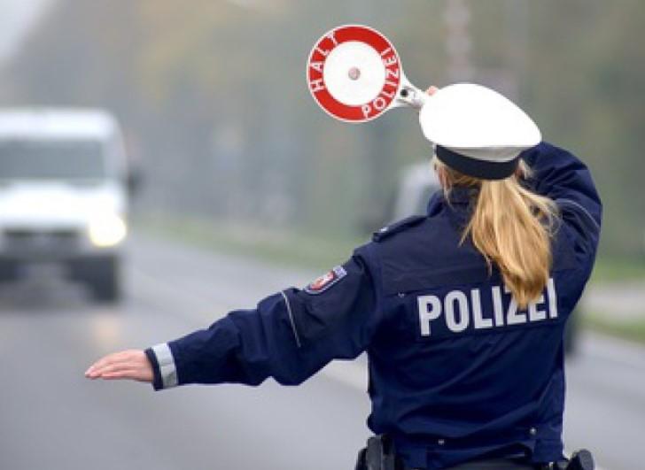 Muškarac iz BiH 45 puta vozio bez vozačke dozvole u Austriji, mora platiti kaznu od 135.000 eura