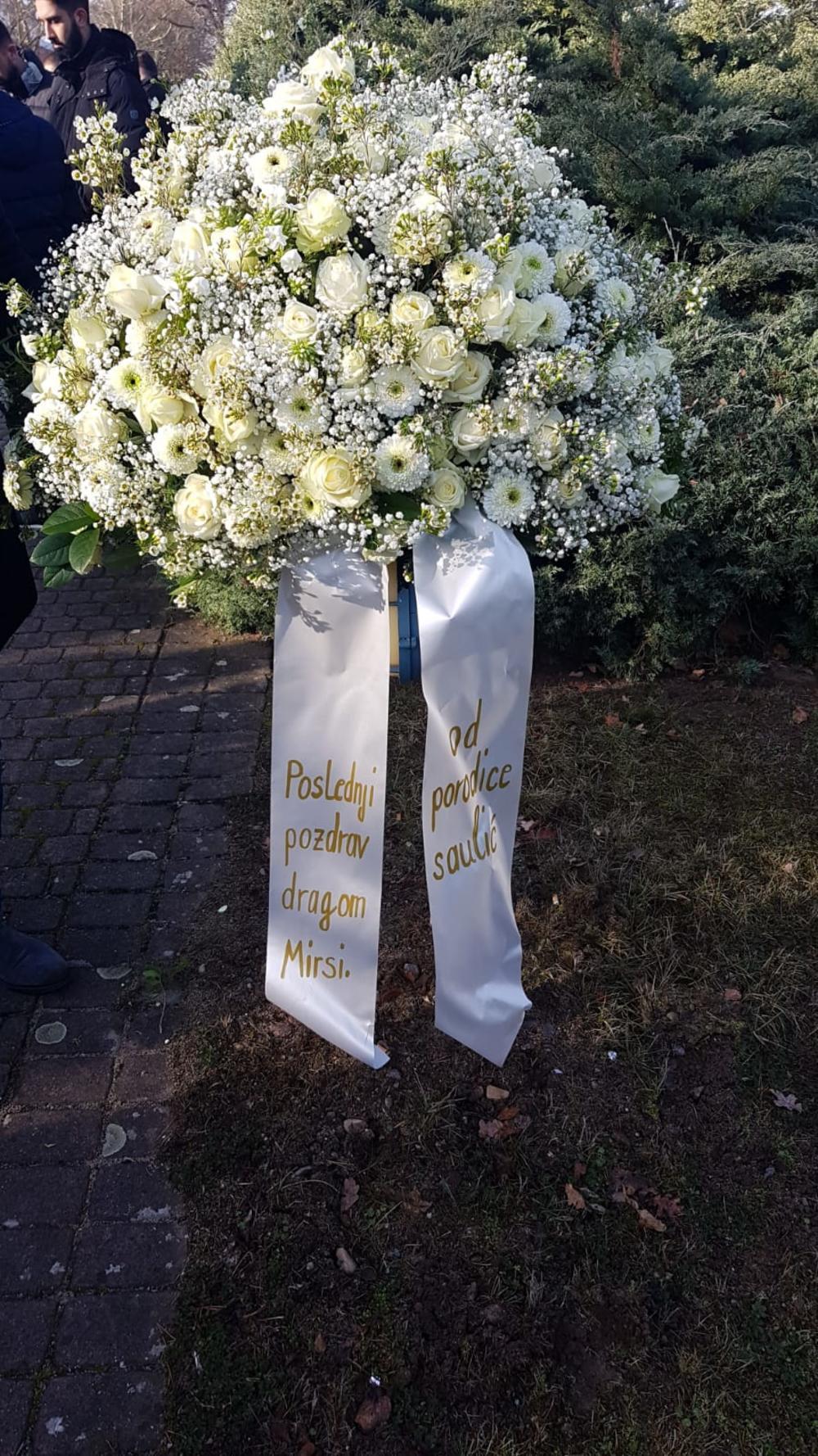 Porodica Šaulić poslala je bijeli vijenac sa porukom: "Posljednji pozdrav dragom Mirsi" - Avaz