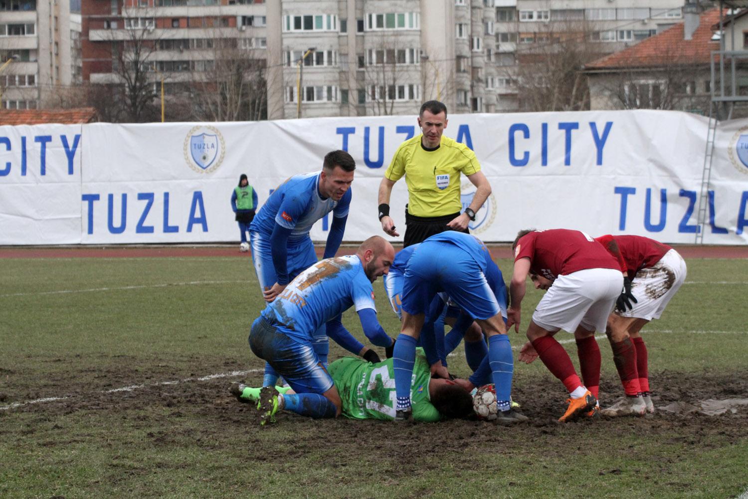 Tuzla: Povreda golmana Fejzića - Avaz