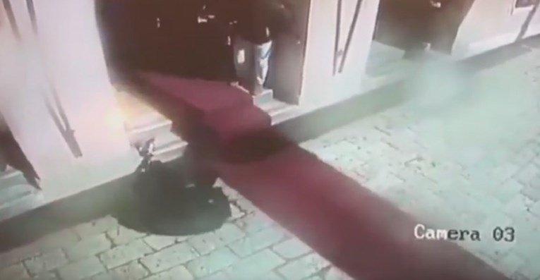 Uznemirujući snimak: Bura u Dubrovniku odnijela čovjeka, udario glavom o zid
