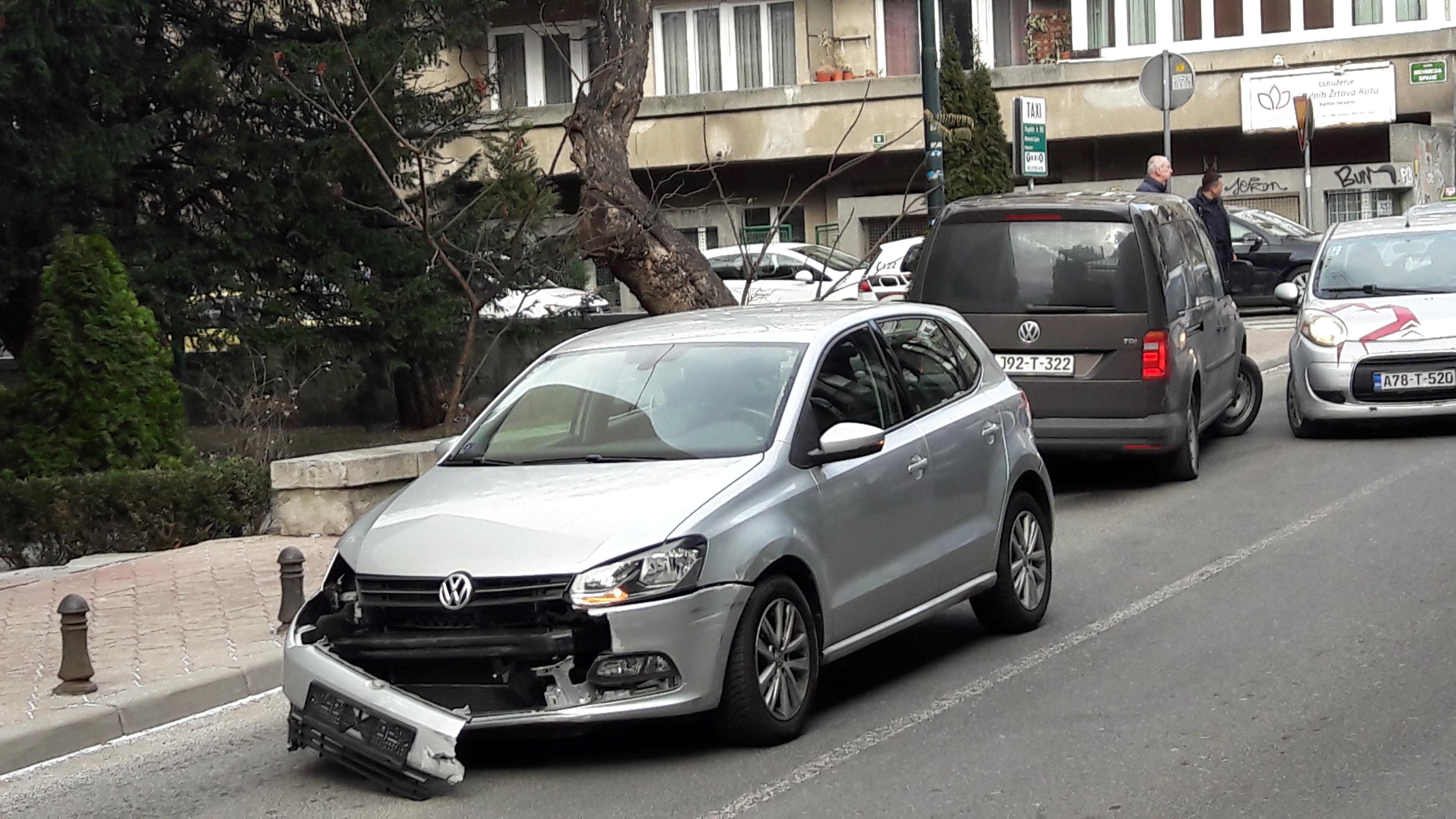 Sudar dva automobila u Dalmatinskoj - Avaz