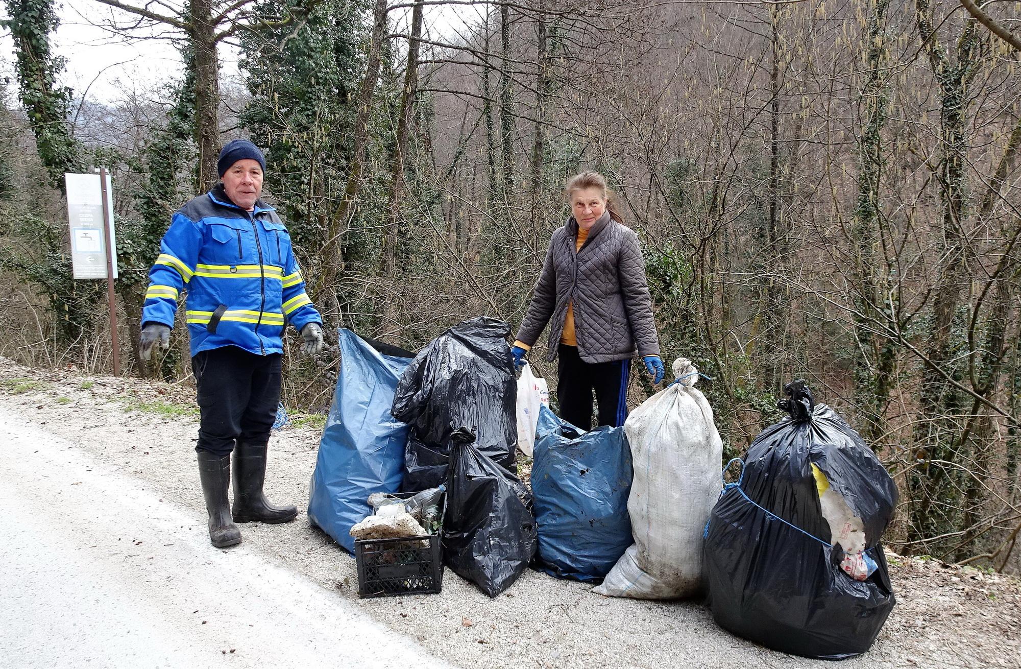 Salkanovići čistili smeće na ulazu u Nacionalni park Kozara