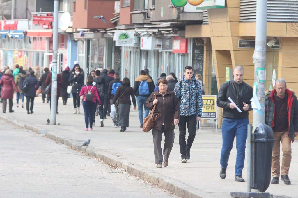 Brojni Zeničani na ulicama - Avaz