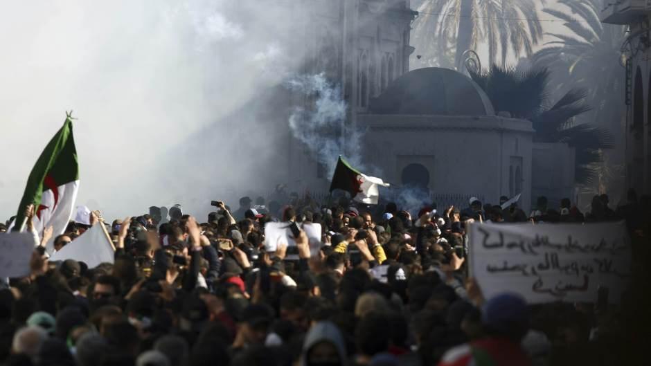 Masovni protesti u Alžiru - Avaz